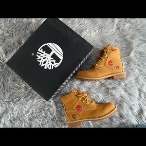 BRAND NEW Timberlands 100%  SIZE 5Y=6.5 WOMENS!!